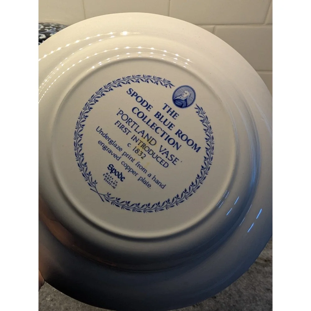 THE SPODE BLUE ROOM COLLECTION PORTLAND VASE 10 1/2